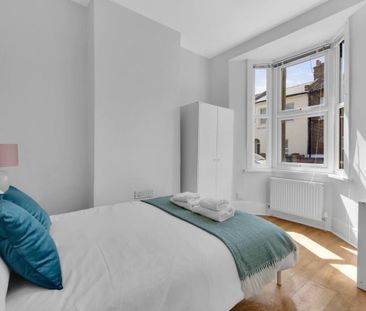 3 Bed Terraced House, Field Road, E7 - Photo 2