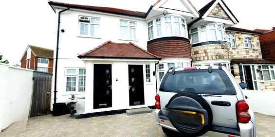 3 bedroom flat to rent - Photo 3