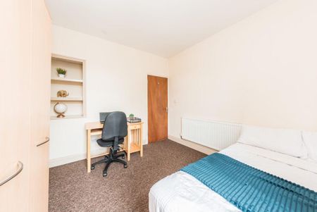 2 bedroom terraced house to rent - Photo 4