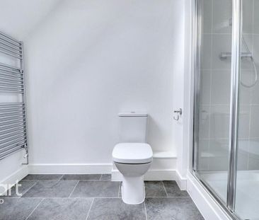 4 bedroom semi-detached house to rent - Photo 6