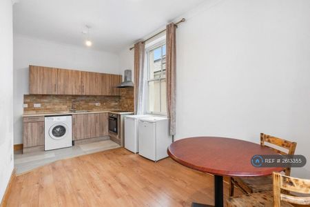 3 bedroom flat to rent - Photo 5