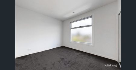 BOUTIQUE APARTMENT IN A PRIME LOCATION! - Photo 4