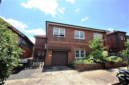 STROLL TO THE STATION - Perfectly Located - Photo 5