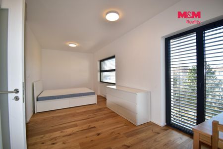 Pronájem bytu 1+kk a garsoniéry 36 m² - Fotografie 2