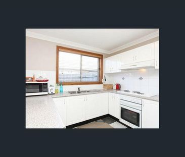 Stylish & Convenient Living in the Heart of Ingleburn!| $530 per week - Photo 4