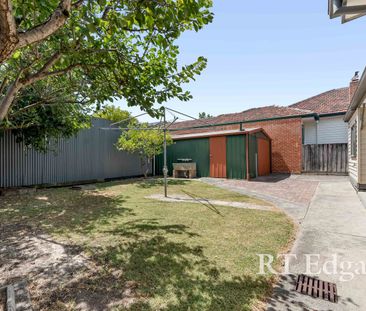 Bright and Spacious Home - Photo 5