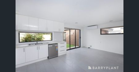 Presenting a contemporary home with a hassle-free, low maintenance lifestyle. - Photo 3