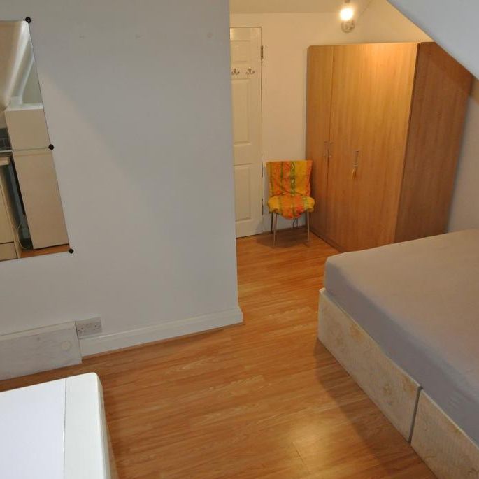 Studio to rent - Photo 1