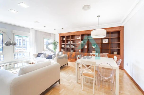 Piso de alquiler en Uría, Salesas - Foncalada - Campoamor - Foto 1