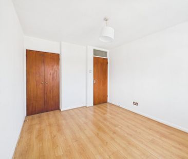 Edgell Road, Staines-upon-Thames, Surrey,TW18 - Photo 2