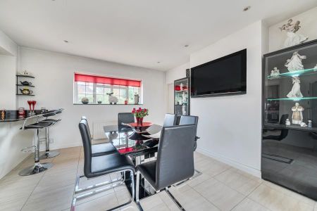 5 bedroom detached house to rent - Photo 4