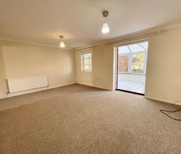 4 bedroom semi-detached house to rent - Photo 6