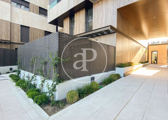 Flat for rent in Puerta de Hierro. - Photo 1
