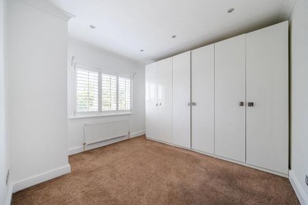 4 bedroom end of terrace house to rent - Photo 3