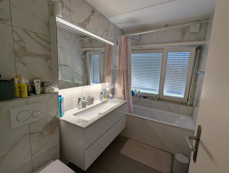 LIGHT-FLOODED WITH CHEMINÉE AND GARDEN - Photo 5