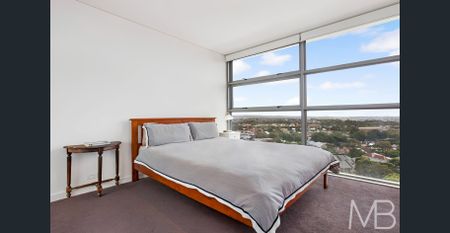 EXECUTIVE LIVING WITH STUDY & PANORAMIC WATERFRONT VIEWS - Photo 2