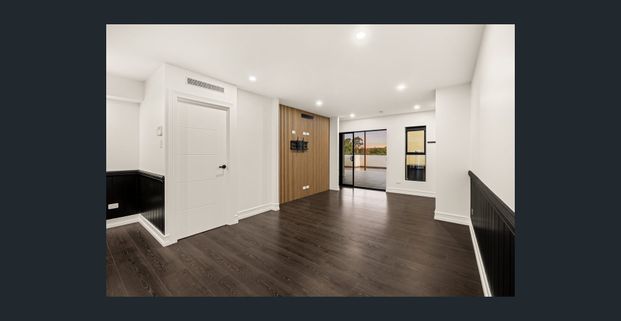 Luxury Penthouse in Greenslopes, Pool Maintenance Included - Photo 1