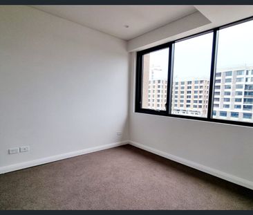 Beautiful two Bedroom Apartment Close to Tallawong Metro Station! - Photo 1