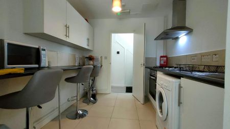 House of multiple occupation to rent - Photo 5