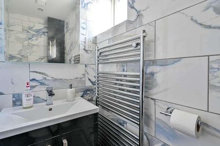 Kt, New Haw, KT15 - Photo 2