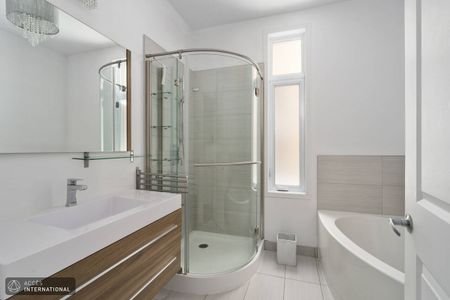 Stylish furnished apartment in Lachine | Acces International - Photo 4