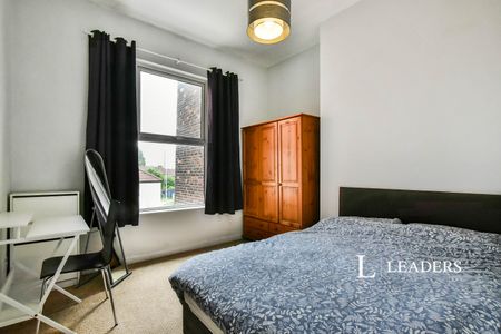 7 bedroom house to rent Seedley Road, Salford, Greater Manchester, M6 - Photo 5