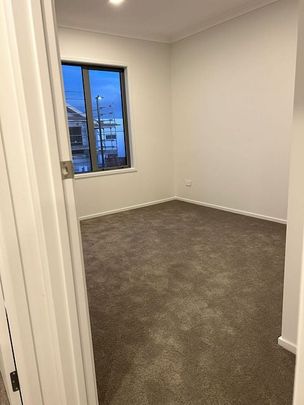 Chic 3BR Hobsonville Townhouse! - Photo 1