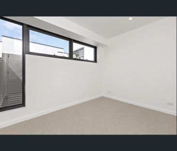 Beachside lifestyle With LIFT Access - Photo 3