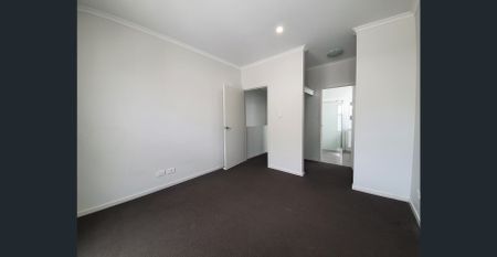 Trendy 3 bedroom townhouse just minutes to the CBD - Photo 2