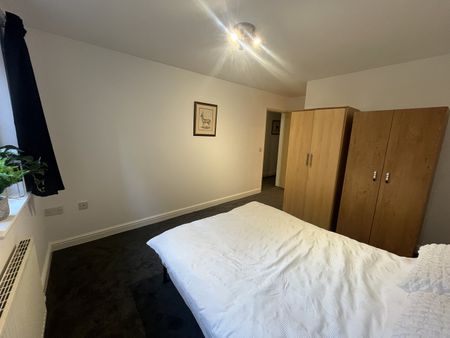 2 Bed Flat, Alexandra Park House, M16 - Photo 3