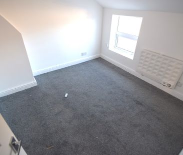 To Let 2 Bed Flat - Photo 6