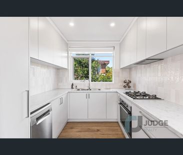3/46 Disraeli St, Kew, Vic 3101 - Photo 2