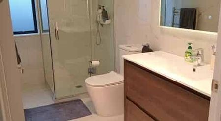 Private flat in immaculate cond. Quiet cul-de-sac. - Photo 3