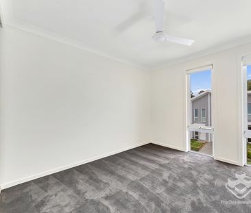 Stunning Three Bedroom Townhome - Photo 4