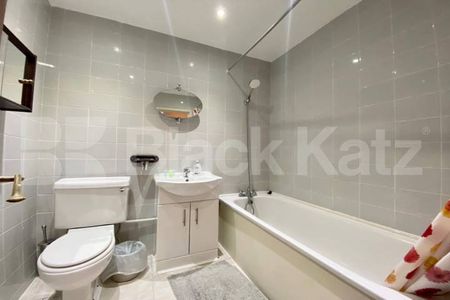 Superbly located & Borough Station moments away - Photo 3