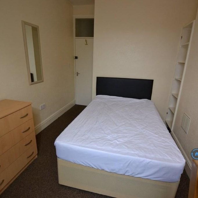 1 bedroom in a house share to rent - Photo 1