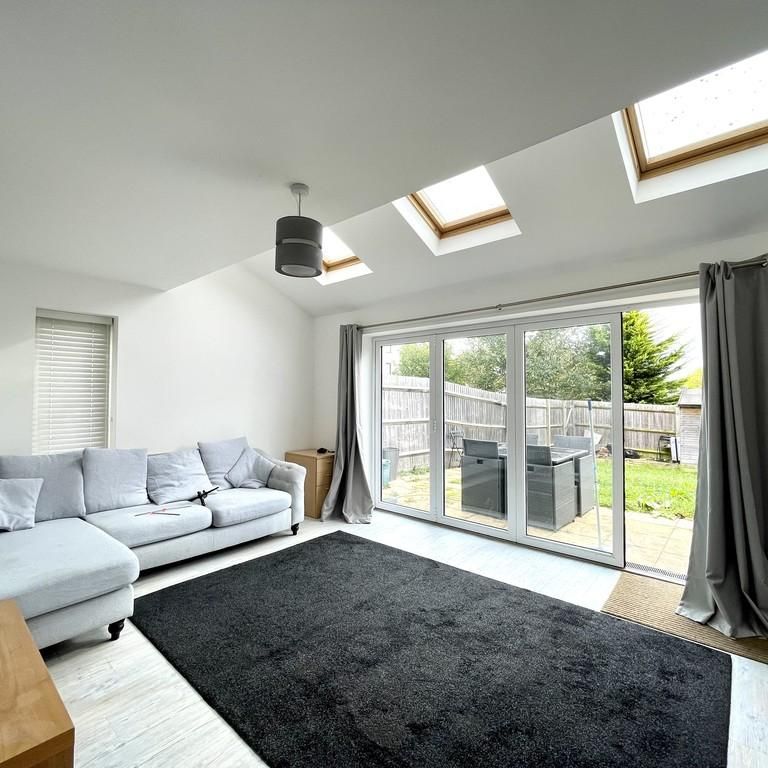 3 bedroom semi-detached house to rent - Photo 1