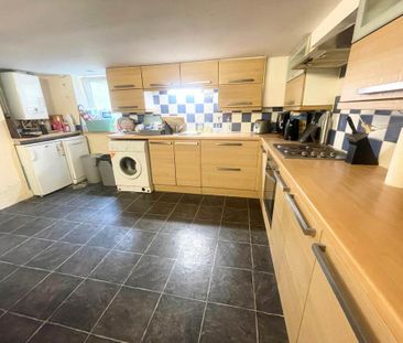 1 bedroom in a house share to rent - Photo 5