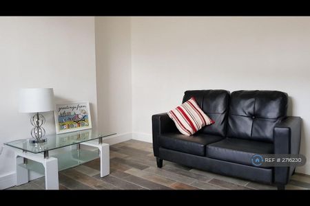 4 bedroom terraced house to rent - Photo 3