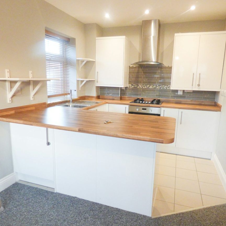 Flat to rent on - Photo 1
