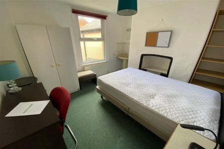 4 bedroom terraced house to rent - Photo 5