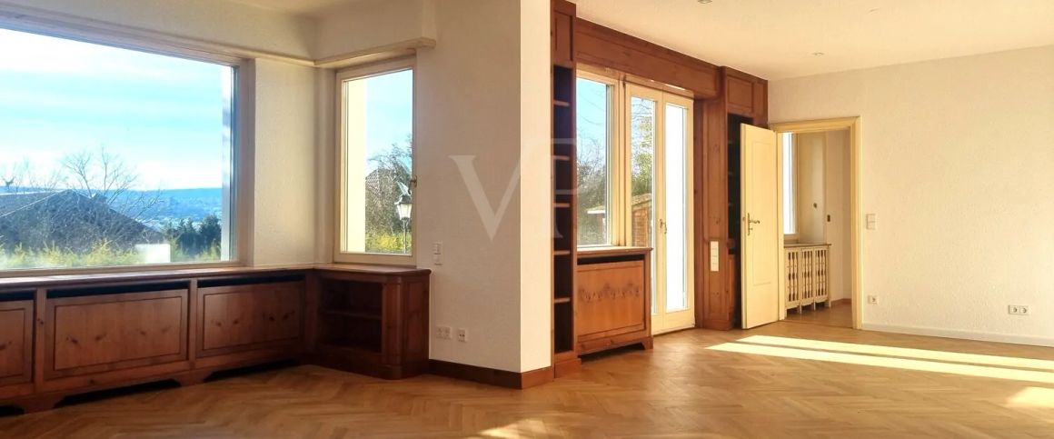Exklusive, großzügige Villa in ruhiger Lage mit traumhaftem Blick über Pforzheim - Photo 1