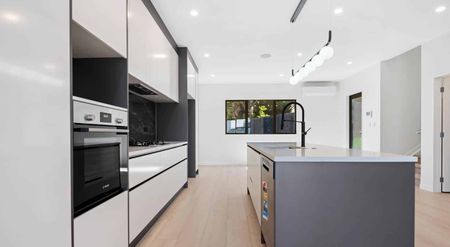 Brand new 4 bedroom + 2 bathroom in Hobsovile ... - Photo 5