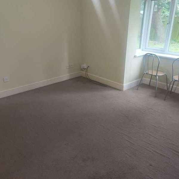 Acorn Grove, Hayes, UB3 - Photo 1