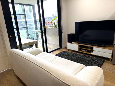 Fully Furnished! Modern 1-Bedroom Apartment with Study in the Heart of Waterloo! Now Leasing! - Photo 5