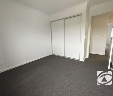 COMFORTABLE LIVING IN A CONVENIENT LOCATION - Photo 4