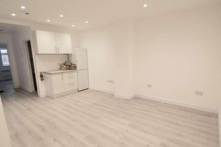 Bolton Road, BL8 - Photo 4