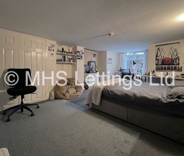 7 Bedroom Mid Terraced House for rent in Regent Park Terrace - Photo 3