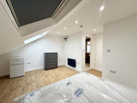 1 bedroom in a house share to rent - Photo 3