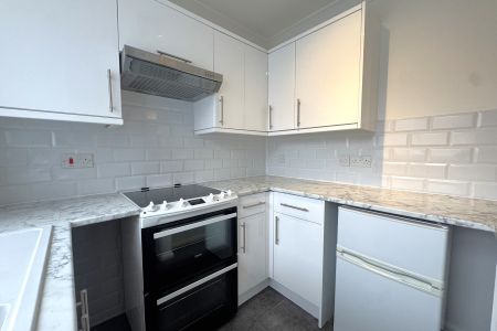 Bitterne Drive, Woking - 1 bedroomProperty for lettings - Seymours - Photo 5